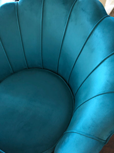 Modern Emma Petal chair, (26"x32"x35")