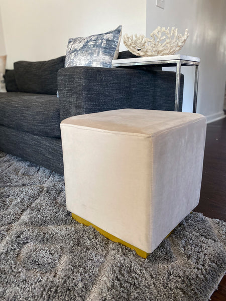 Modern Vicky Square Velvet Ottoman, (15.5"x15.5"x16.5")